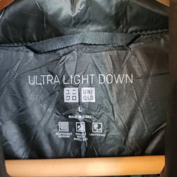 UNIQLO Ultra Light Down Vest Lightweight Green Large Zip Pockets w/bag Outdoor - Picture 2 of 8